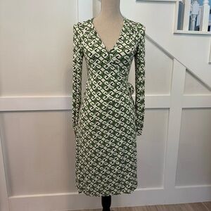 Campaigne Long Sleeves Wrap V-Neck Dress Green and White Patterned